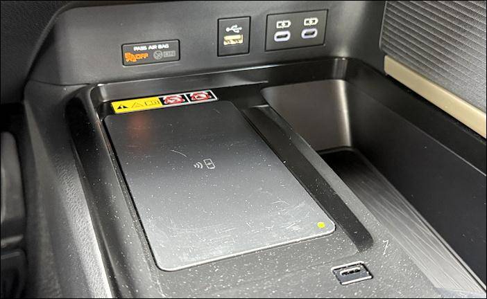 2026 2026 Toyota Camry Nightshare AWD - Wireless Qi Charging Area