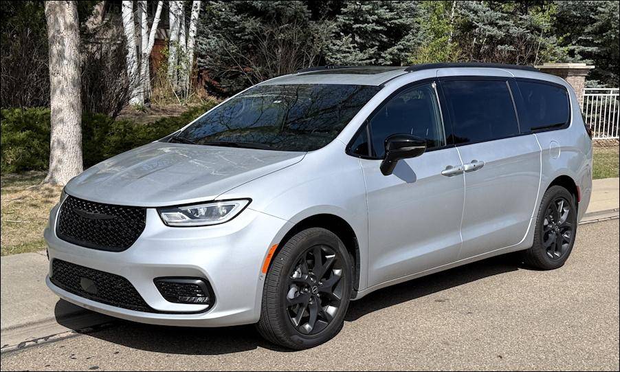 2026 chrysler pacifica awd s - exterior front