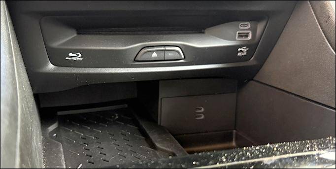 2026 chrysler pacifica awd s blu-ray and qi wireless