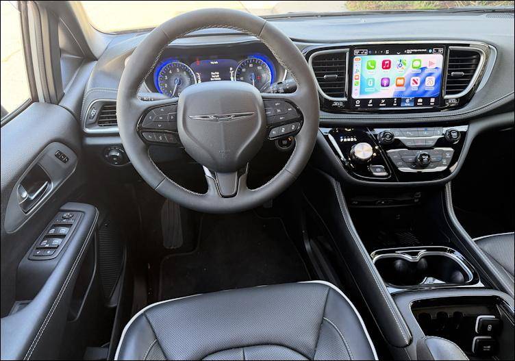 2026 chrysler pacifica awd s dashboard