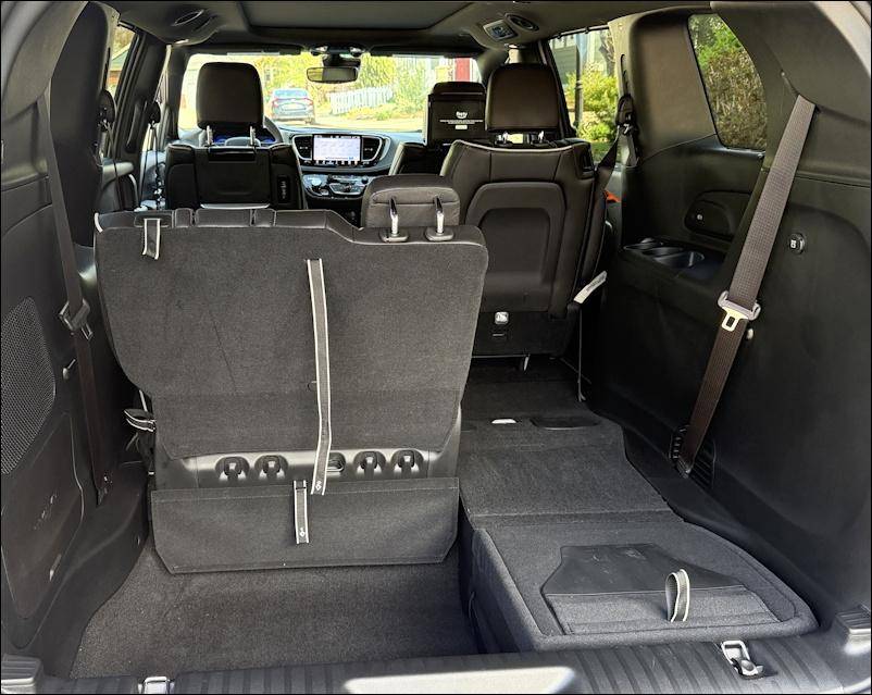 2026 chrysler pacifica awd s rear cargo space