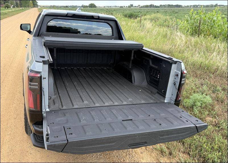 2026 gmc sierra ev at4 - open rear tailgate truck bed