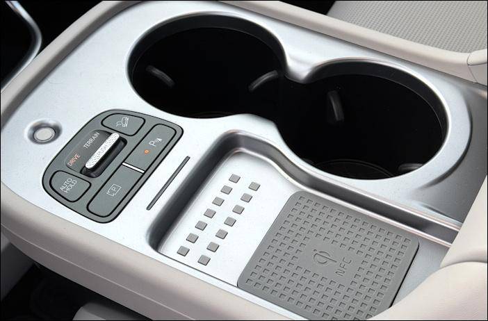 2026 Hyundai Ioniq 9 AWD Calligraphy - Center Console