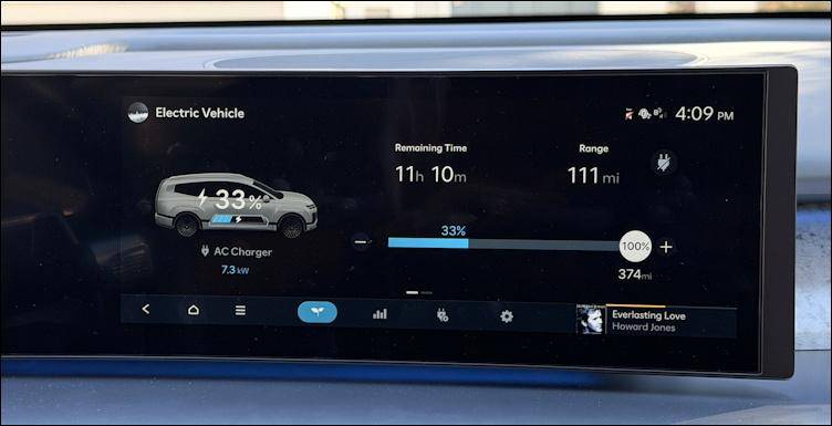 2026 Hyundai Ioniq 9 AWD Calligraphy - EV Performance Display