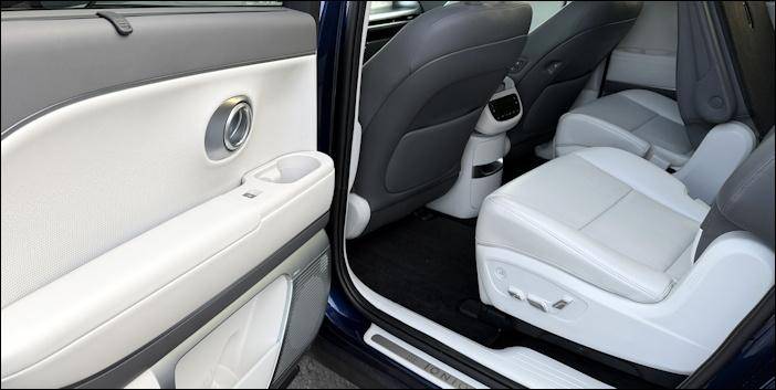 2026 Hyundai Ioniq 9 AWD Calligraphy - Rear Legroom