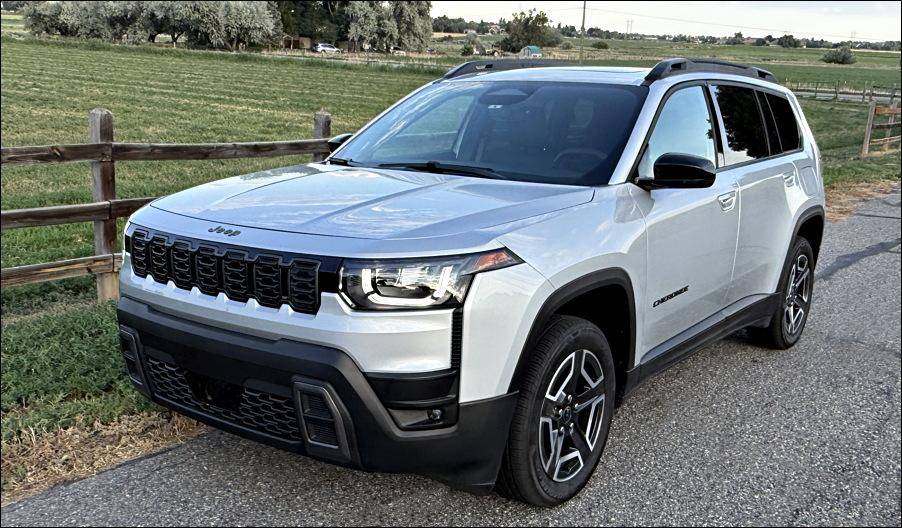 2026 jeep cherokee ltd - exterior front in silver