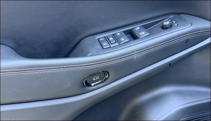 2026 jeep cherokee ltd - door open button