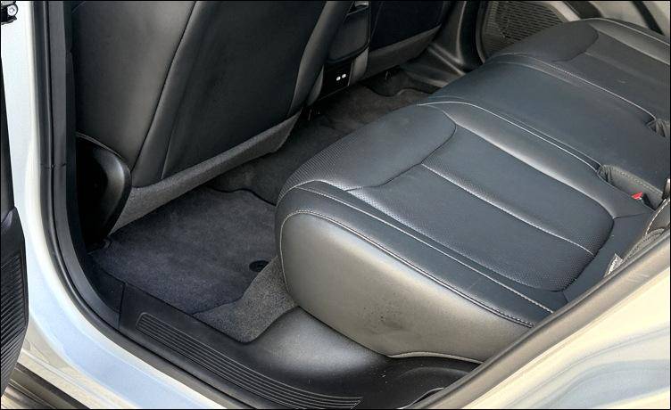 2026 jeep cherokee ltd - rear leg room