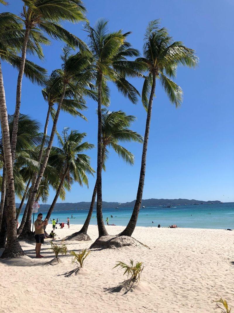 beach in borocay philippines