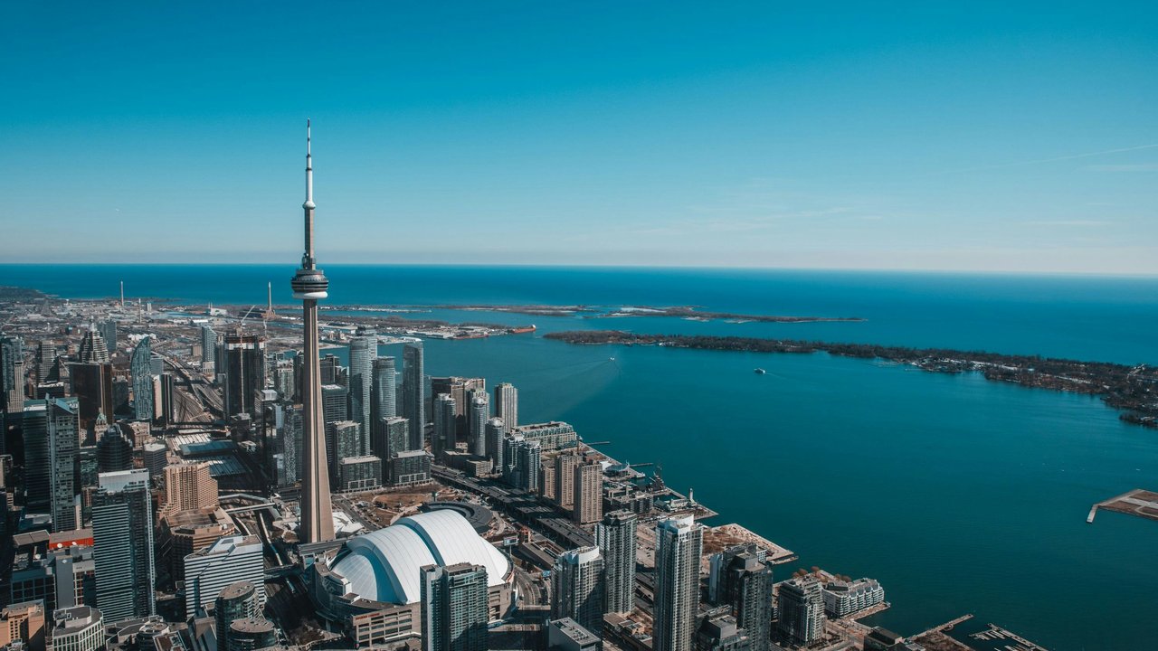 Toronto skyline and CN Tower family vacation destination