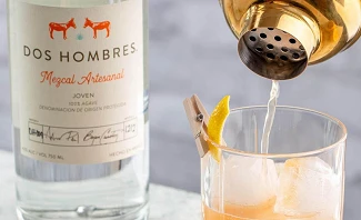 dos hombres mezcal